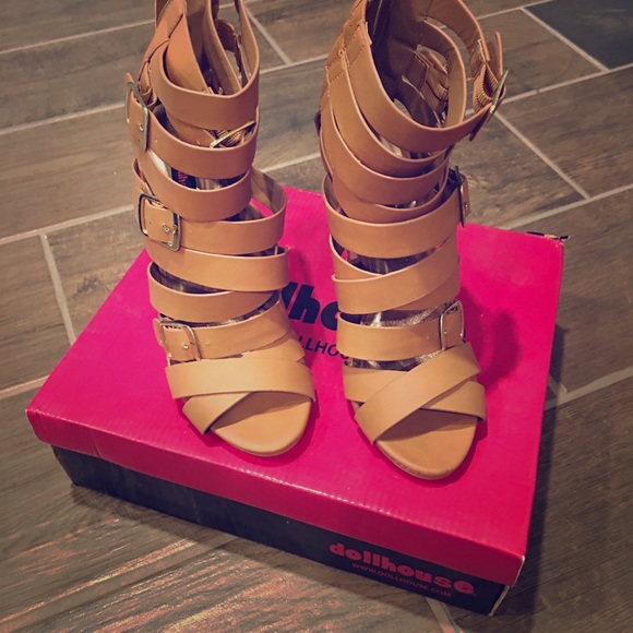 Neat high heel sandal - Picture 1 of 4